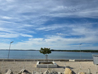 Medulin! Nur 200 Meter zum Meer und Strand! Nutzungsbewilligung! (30676)