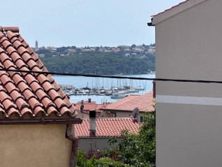 Prodaje se fantastična kuća sa tri stana u Medulinu! (29856)