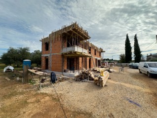 Novostavba, 2 km od centra města Pula, 7 km od Ližnjanu. (30269)