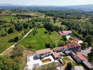 BARBAN - Stavební pozemek s projektem (polovina duplexu), 15 minut k moři (29359)