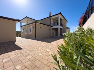 Prodaja prekrasne vile sa bazenom, mediteranski stil, Umag (29164)