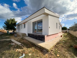 Prodaja novoizgrađene kuće sa bazenom, na mirnoj lokaciji, Juršići! (30060)