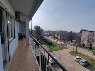 UMAG, prostoren stan 80 m² (30845)
