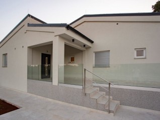 Kanfanar – Moderna prizemnica s bazenom u mirnom okruženju (28058)