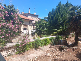 PULA, STOJA – SAMOSTATNÝ DŮM SE TŘEMI BYTY (30840)