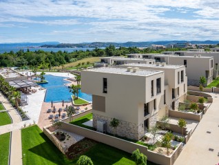 Umag, luksuzno odmaralište i ljepota! Prodaja stanova u odmaralištu s zajedničkim, krovnim infinity bazenom od 105 m! (26903)