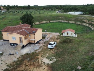 Prodaja kuće sa bazenom i okućnicom, Svetvinčenat (20931)