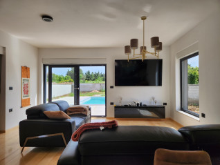 MODERNE HAUS MIT POOL ZU VERMIETEN – LIŽNJAN, DRAŽICE (30560)