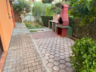 Na prodaju: Apartman u Novigradu s velikim vrtom. (29424)