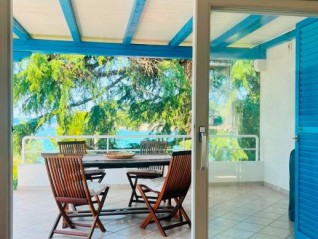 UMAG – OPREMLJEN STAN 90 m², 30 m OD MORA, S VRTOM I POGLEDOM NA MORE (29874)