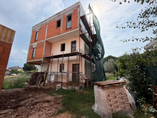 Ecco la traduzione del titolo in italiano: (26828)