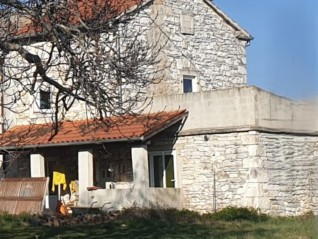 BARBAN – dintorni | Casa a schiera con giardino in posizione tranquilla (30724)