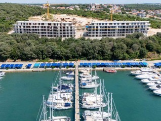 Prodaja modernih stanov v ekskluzivni stavbi s pogledom na marino, Pula! (29937)