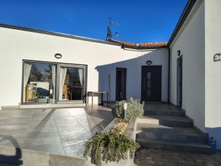 Samostojeća prizemnica s bazenom! (27190)