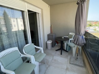 Pula – modern and fully furnished 44 m2 apartment in a new building with a spacious terrace. Istria property for sale. (30326)