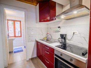 Prodaja namještenog i renoviranog stana-prvi red do mora! Umag (28142)