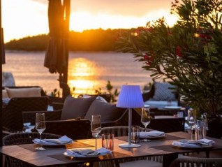 ROVINJ, Prodaje se uhodan restoran uz more (najam prostora) (29677)