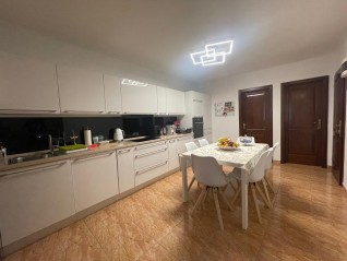 Prodaje se kuća sa 4 stambene jedinice, u samom centru Rovinja, (28133)